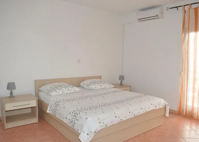 Ljubica Ljuban Apartment Makarska